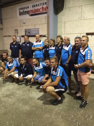 Les deux équipes réunies... Les deux équipes réunies...