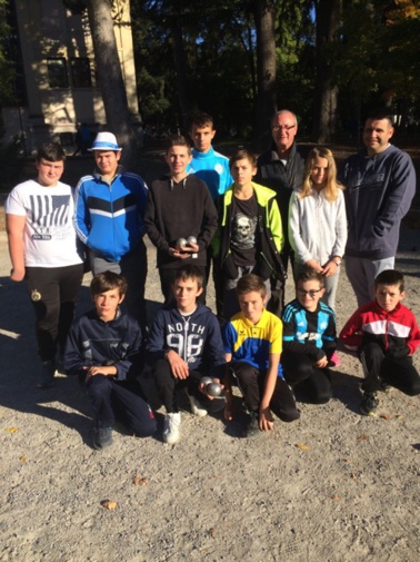 Nos 11 jeunes joueurs avec leurs professeurs du jour Nos 11 jeunes joueurs avec leurs professeurs du jour