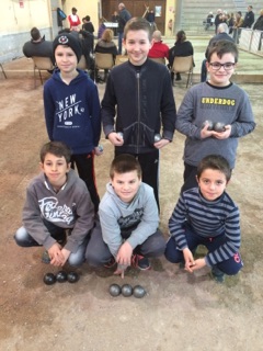 Deux des équipes de GAP (debout) et SERRES (accroupis) Deux des équipes de GAP (debout) et SERRES (accroupis)