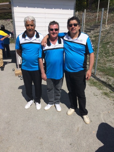 Bachir, Pierrot et Pascal s'inclinent au cadrage Bachir, Pierrot et Pascal s'inclinent au cadrage