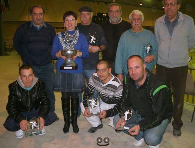 Gagnants et finalistes en compagnie de Brigitte, la fille de Fernand Albaracine. Gagnants et finalistes en compagnie de Brigitte, la fille de Fernand Albaracine.