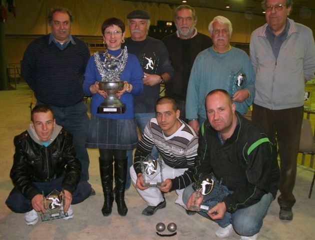 Gagnants et finalistes en compagnie de Brigitte, la fille de Fernand Albaracine.