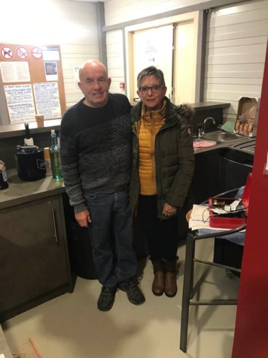 le couple AUBERT Alain et Liliane à l'ouvrage