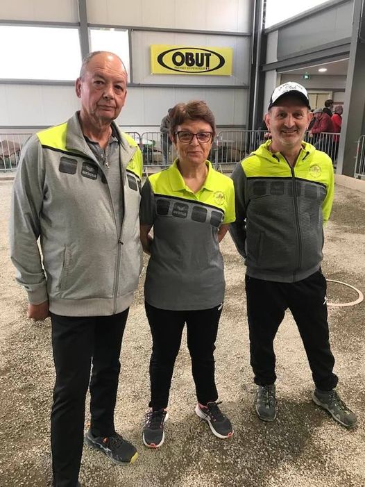 Equipe Pétanqueurs du SAPET : FAVIER Serge - FAVIER Maryse et BRUTINEL Rémi Equipe Pétanqueurs du SAPET : FAVIER Serge - FAVIER Maryse et BRUTINEL Rémi
