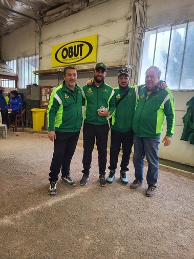 LES TENANTS DU TITRE, ILIR - DYLAN et FABIEN QUI DEFENDRONT LEUR TITRE, ici en compagnie de leur Président ..