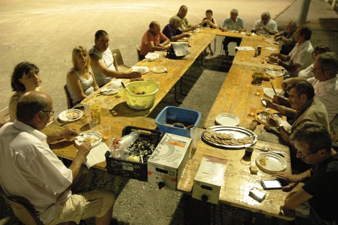 une table bien garnie une table bien garnie