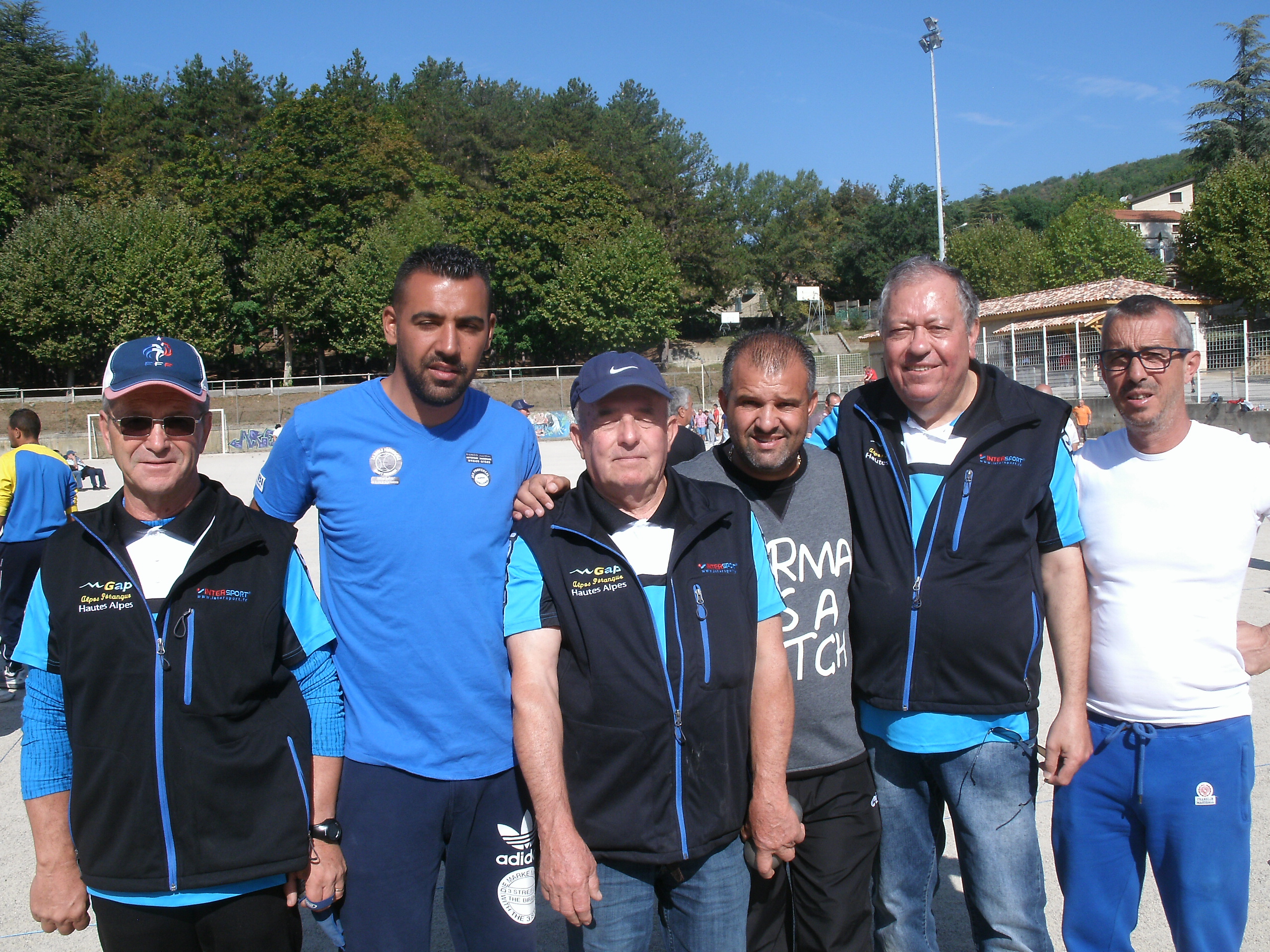 6 amis qui se retrouvent par hasard... 6 amis qui se retrouvent par hasard...