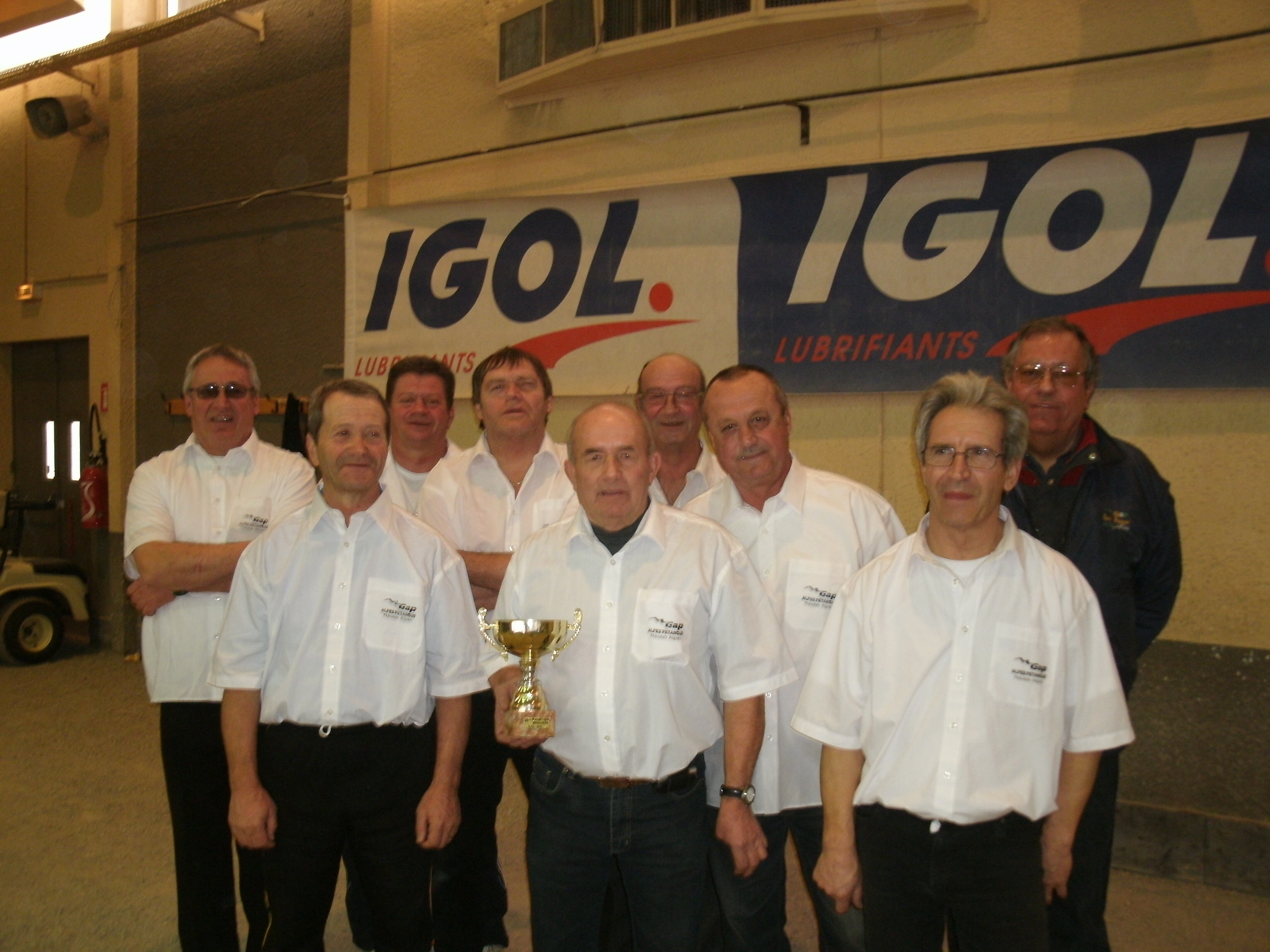 Aprés le travail, le réconfort avec la coupe bien méritée... Aprés le travail, le réconfort avec la coupe bien méritée...