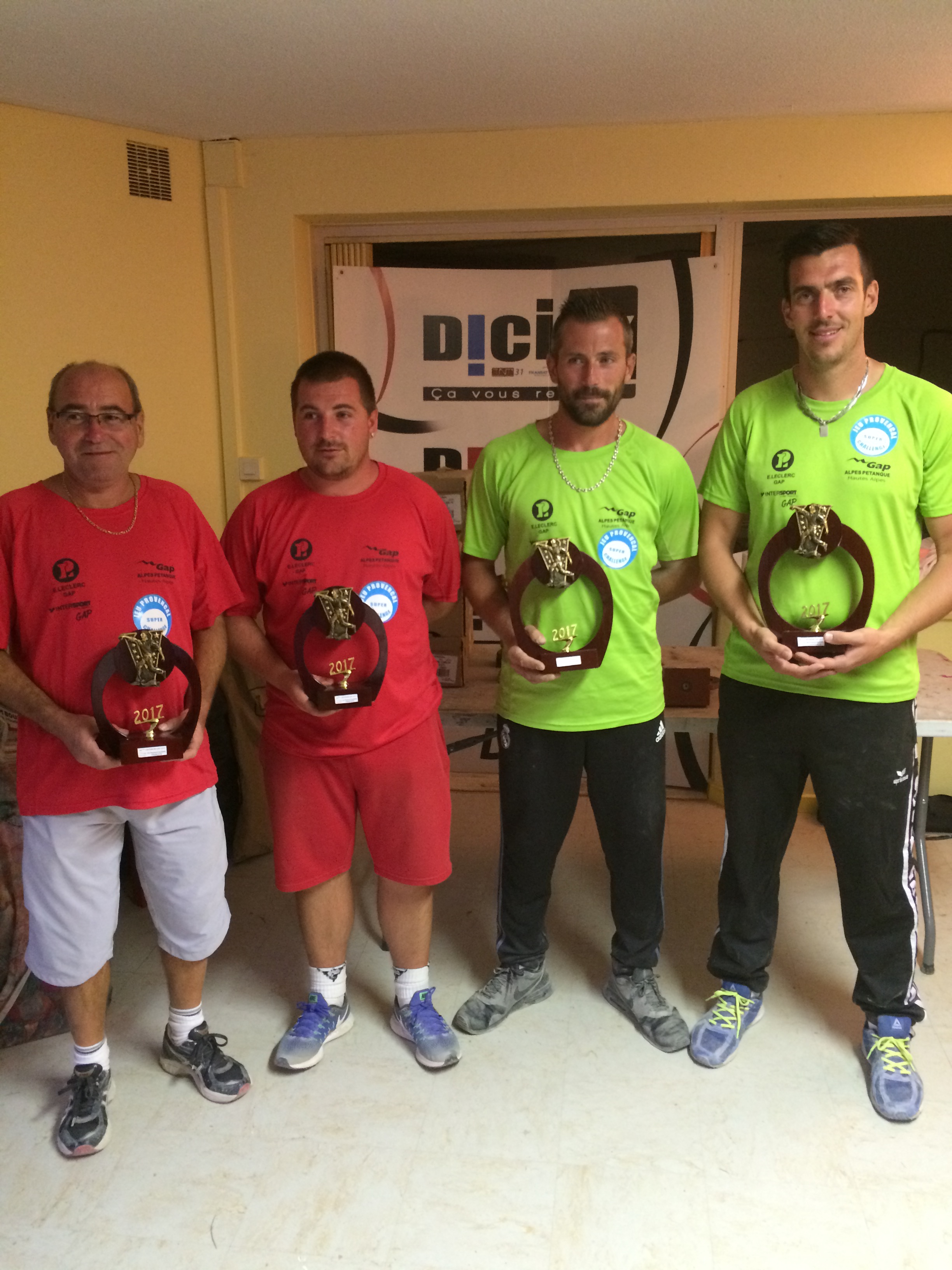 LES FINALISTES, VAINQUEURS EN VERT