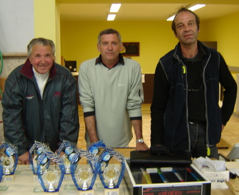 CHAMPIONNAT DEPARTEMENTAL TRIPLETTE PROVENCAL A LARAGNE LES 8 ET 9 MAI 2010. CHAMPIONNAT DEPARTEMENTAL TRIPLETTE PROVENCAL A LARAGNE LES 8 ET 9 MAI 2010.