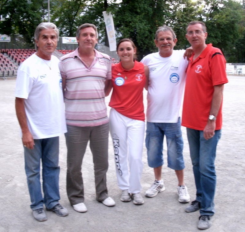 Vainqueurs et finalistes avec Robert VIAL, Président de la Petite Boule Laragnaise