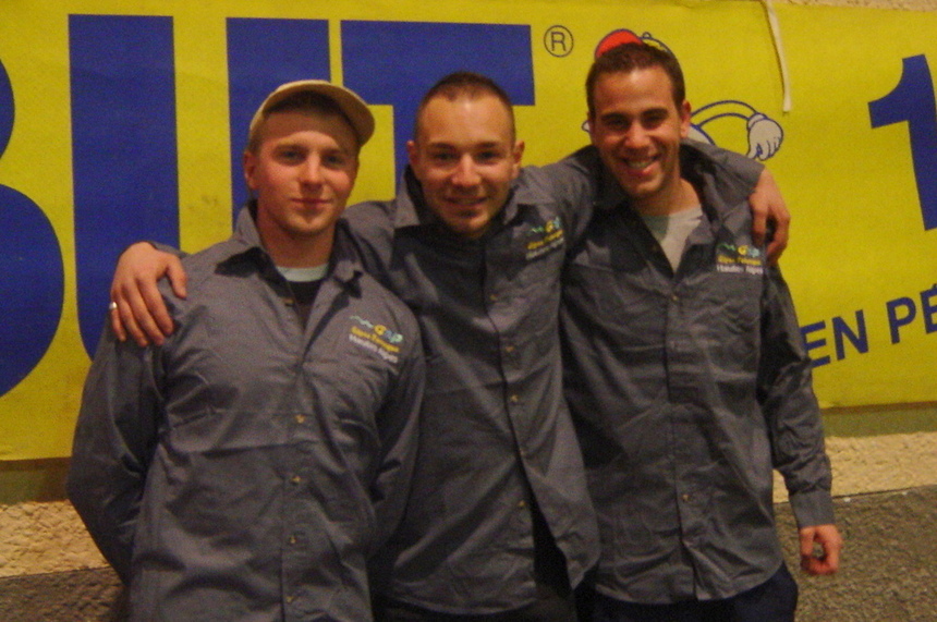 Cristophe, Karim et Mickaêl, trois copains, hé oui c'est ça la Pétanque..... Cristophe, Karim et Mickaêl, trois copains, hé oui c'est ça la Pétanque.....