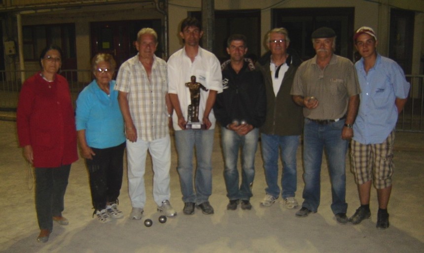 Vainqueurs et finalistes avec Eric BERNARD, le neveu de Jeannot BARRIELLE Vainqueurs et finalistes avec Eric BERNARD, le neveu de Jeannot BARRIELLE