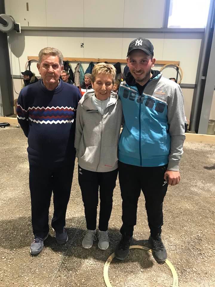 L'EQUIPE VAINQUEUR DE CE PREMIER CHAMPIONNAT à LA MÊLEE L'EQUIPE VAINQUEUR DE CE PREMIER CHAMPIONNAT à LA MÊLEE