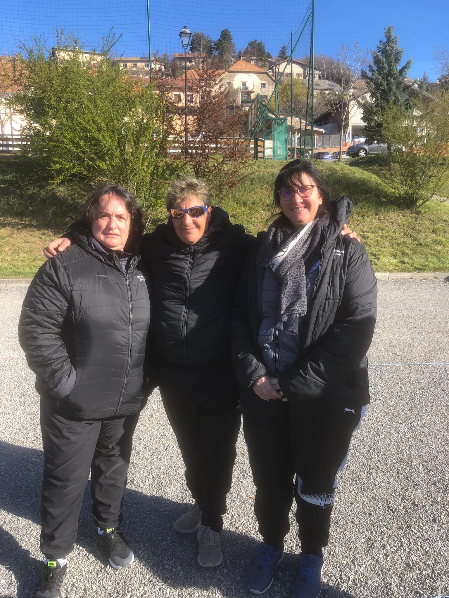 L'équipe championne des HAUTES-ALPES : BRIANCON Serre-Chevalier : Céline DEL-FABRO, Angélica FRANCOU et Véronique ROLLAND