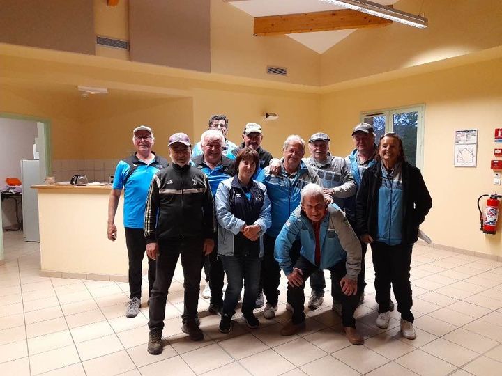 Equipe coachée par Christian COLONNA, ici en déplacement au Val de Déoule ..