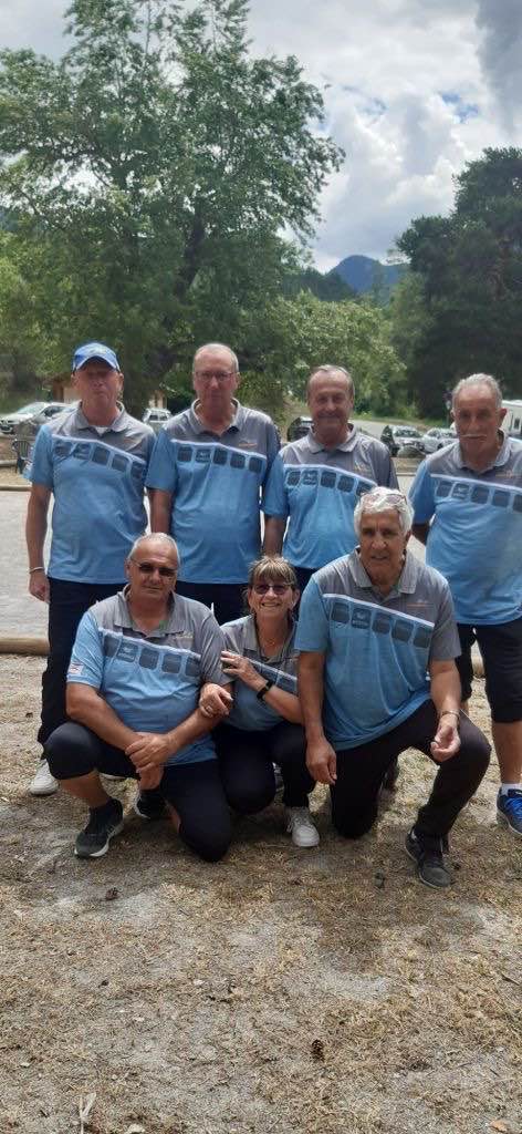 L'équipe des vétérans emmenée par Charles INESTA, vic-championne départementale L'équipe des vétérans emmenée par Charles INESTA, vic-championne départementale