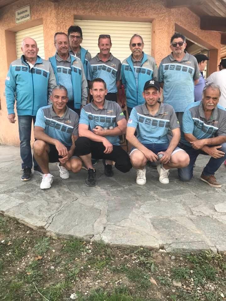OPEN : Equipe du GAPHA 2 emmenée par son président et les membres du bureau qualifiée pour les 1/2 finales après 4 matchs et 4 victoires .. OPEN : Equipe du GAPHA 2 emmenée par son président et les membres du bureau qualifiée pour les 1/2 finales après 4 matchs et 4 victoires ..