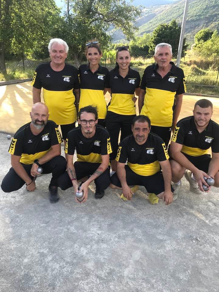 L'équipe du CLUB ROBERT MILLON de la ROCHE DES ARNAUD