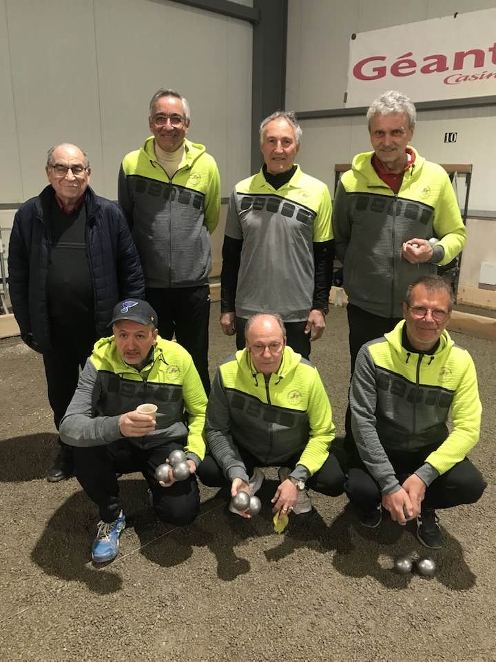 L'équipe des Pétanqueurs du SAPET coachée par Robert POURROY