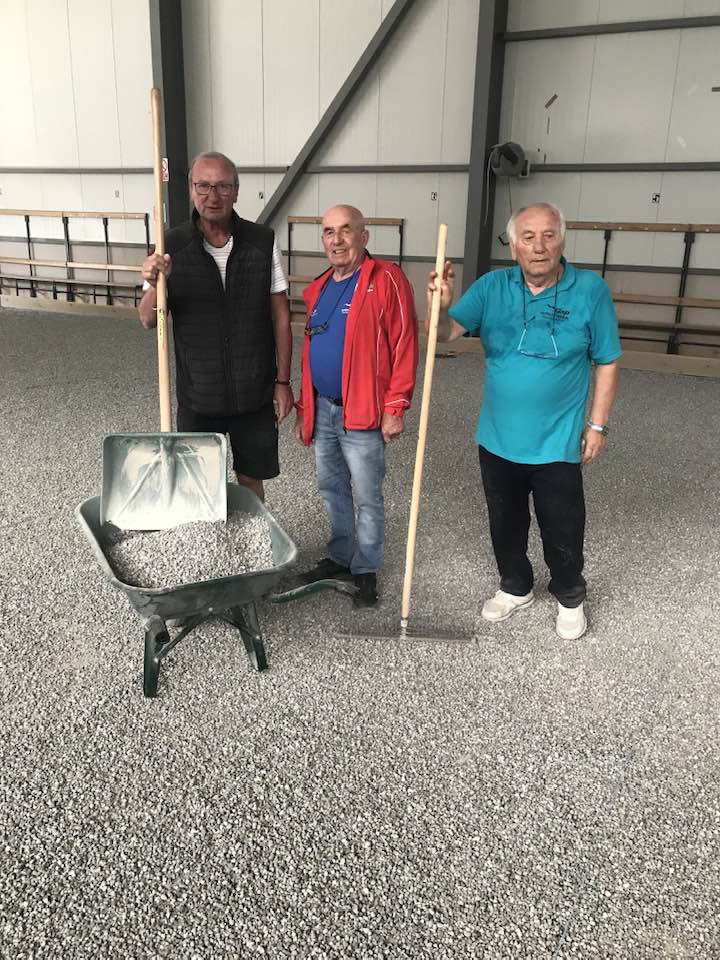 BENEVOLES DU GAP ALPES PETANQUE EN PLEIN TRAVAIL