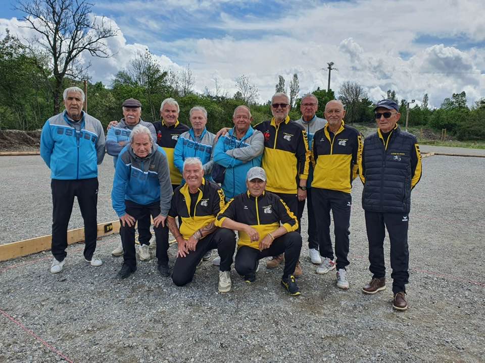 L'équipe du GAPHA1 avec son coach Charles INESTA, ici contre le club Robert Millon de la Roche des Arnauds L'équipe du GAPHA1 avec son coach Charles INESTA, ici contre le club Robert Millon de la Roche des Arnauds
