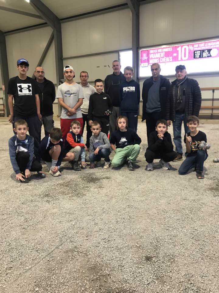 Une partie de nos jeunes qui fréquentent l'école de Pétanque du GAPHA saison 2024-2025 ..