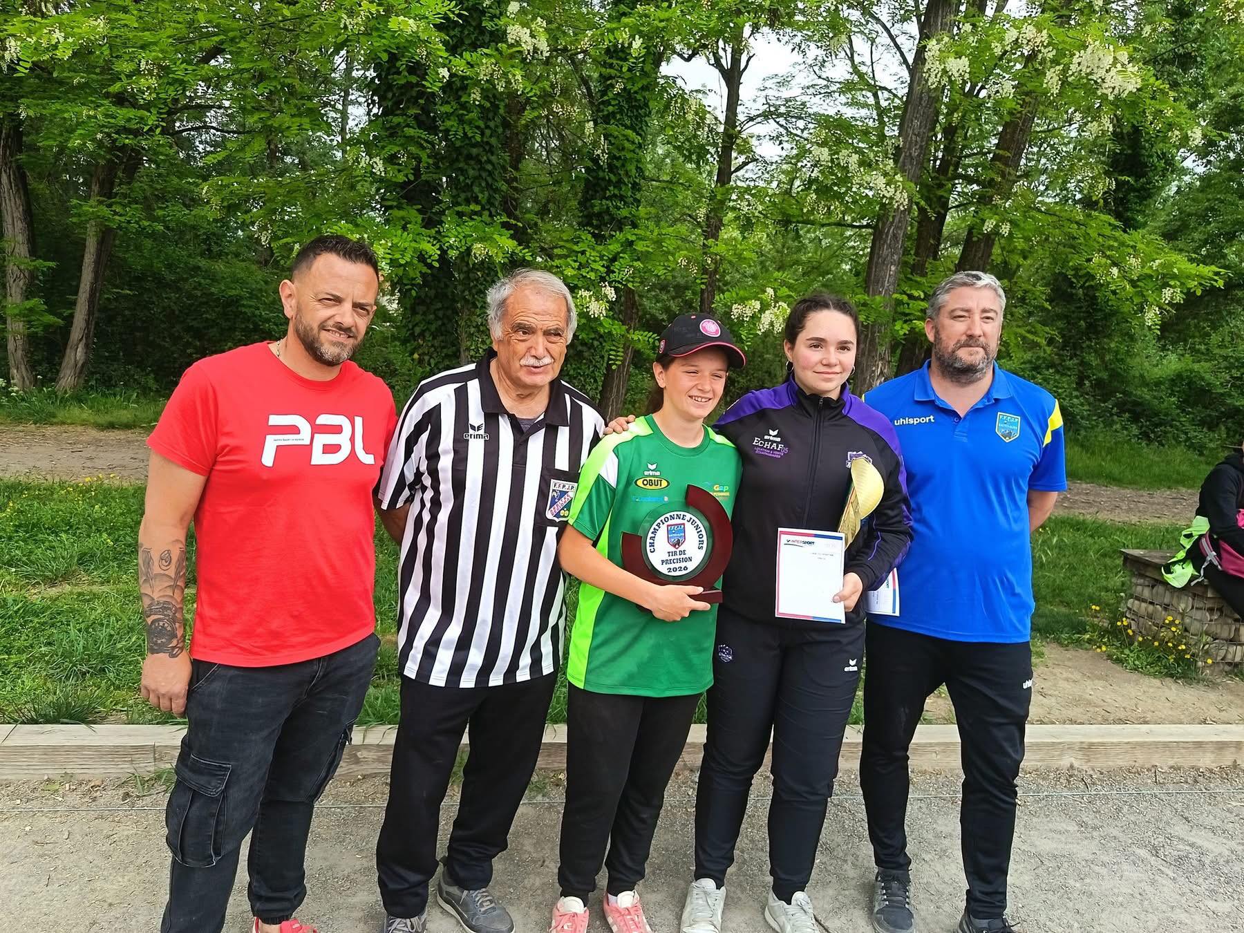 Louise MASSE-MICHEL CHAMPIONNE DES HAUTES-ALPES AU TIR DE PRECISION JUNIOR Louise MASSE-MICHEL CHAMPIONNE DES HAUTES-ALPES AU TIR DE PRECISION JUNIOR