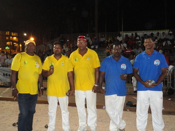 L'équipe de Georges PONAMA de la Martinique à droite, championne Antilles-Guyane 2011 en doublette, et à gauche Marcel BEAUFORT et Alexandre DIAGNE ainsi que leur délégue M. CAUMARTIN, vice-championne Antilles-Guyane 2011 en doublette L'équipe de Georges PONAMA de la Martinique à droite, championne Antilles-Guyane 2011 en doublette, et à gauche Marcel BEAUFORT et Alexandre DIAGNE ainsi que leur délégue M. CAUMARTIN, vice-championne Antilles-Guyane 2011 en doublette