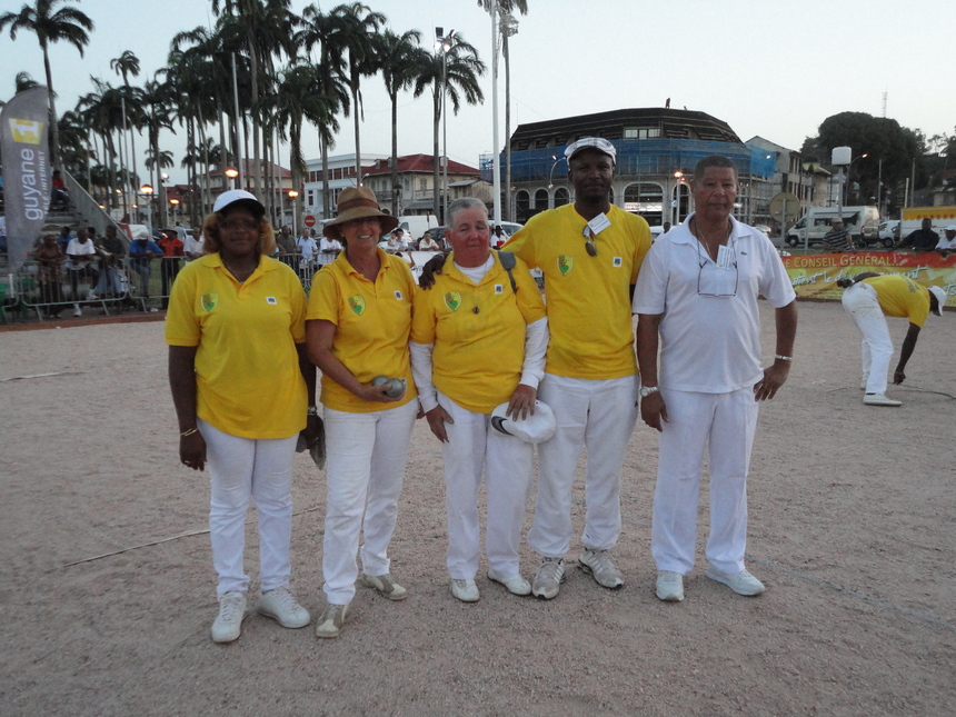Patricia HUNTE, Valérie BONNET, Juliette BOIZAN, David PRIMEROSE leur délégué et le Président de la Ligue Antilles-Guyane