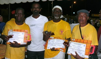 LA BOULE D'OR de VIEUX-HABITANTS championne en triplettes vétérans avec de GàD. CABARRUS Ferdin,CLODION Albert ET LAUGIER Michel