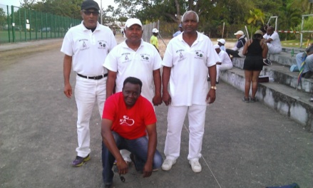 de G à D Laugier N-Dunoyer O-Girdary F, accompagné de leur camarade de club Motteyen S de G à D Laugier N-Dunoyer O-Girdary F, accompagné de leur camarade de club Motteyen S