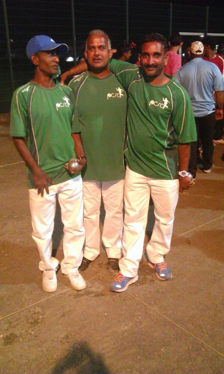 de gauche à droite Ramassamy jj-Minatchy b-Vaïtilingon l de gauche à droite Ramassamy jj-Minatchy b-Vaïtilingon l