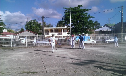 Nicolas, Iris au fond en blanc, Charles et Richard en bleu Nicolas, Iris au fond en blanc, Charles et Richard en bleu