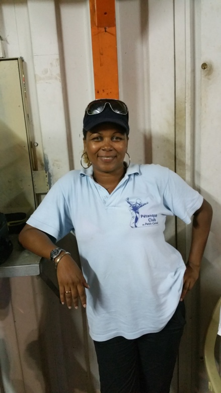 MINATCHY Marie-Françoise, Ayou pour les intimes se joue de la concurrence