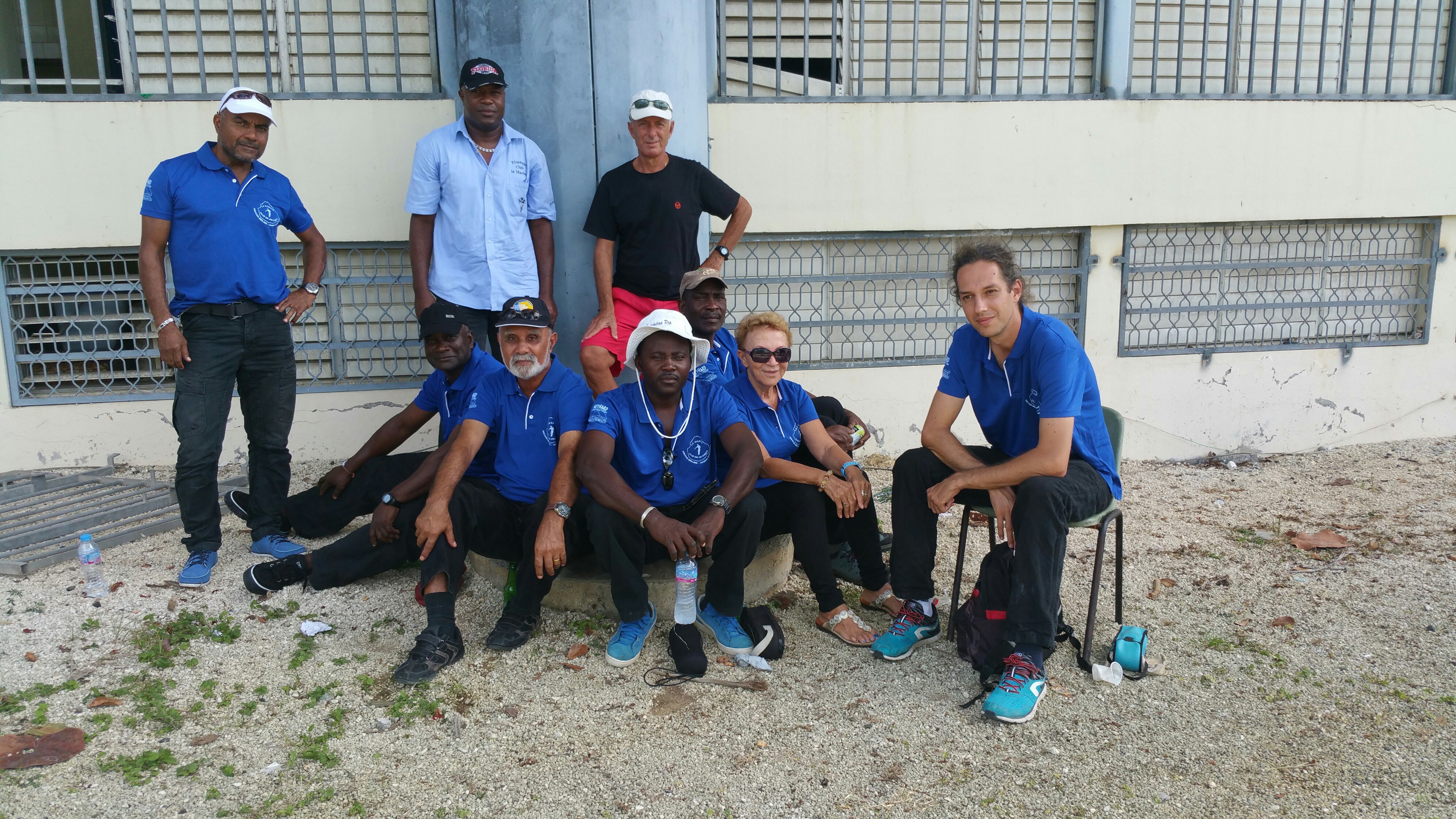 Le Club de Pétanque de la Marine de Marie-Galante à l'heure de la pause Le Club de Pétanque de la Marine de Marie-Galante à l'heure de la pause