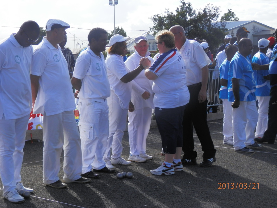 Les civilités avant les hostilités, la revue des troupes. Les civilités avant les hostilités, la revue des troupes.