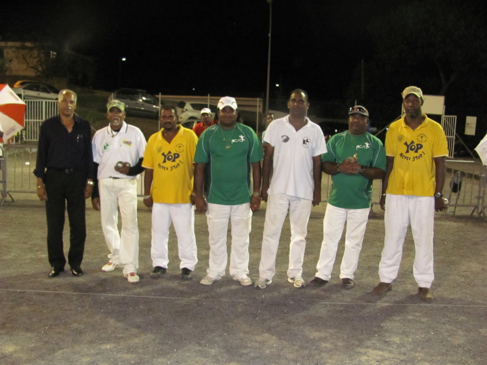 de GàD: LAVAURY Jean-Pierre, chargé de sport de Saint-Claude puis DOUCANE Justin,PERIANAYAGON Jean-Marc,DORESSAMY Urbain,GREAUX Robert, DORESSAMY Eric, DEMONIERE Jean-Pierre. de GàD: LAVAURY Jean-Pierre, chargé de sport de Saint-Claude puis DOUCANE Justin,PERIANAYAGON Jean-Marc,DORESSAMY Urbain,GREAUX Robert, DORESSAMY Eric, DEMONIERE Jean-Pierre.