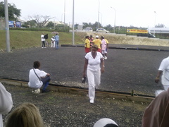 Marlène sort victorieuse de l'arène,elle vient d'être sacrée championne.jpg Marlène sort victorieuse de l'arène,elle vient d'être sacrée championne.jpg