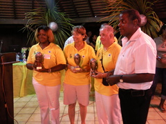 Les Championnes A-G en TRIPLETTES, elles sont plutôt radieuses Les Championnes A-G en TRIPLETTES, elles sont plutôt radieuses