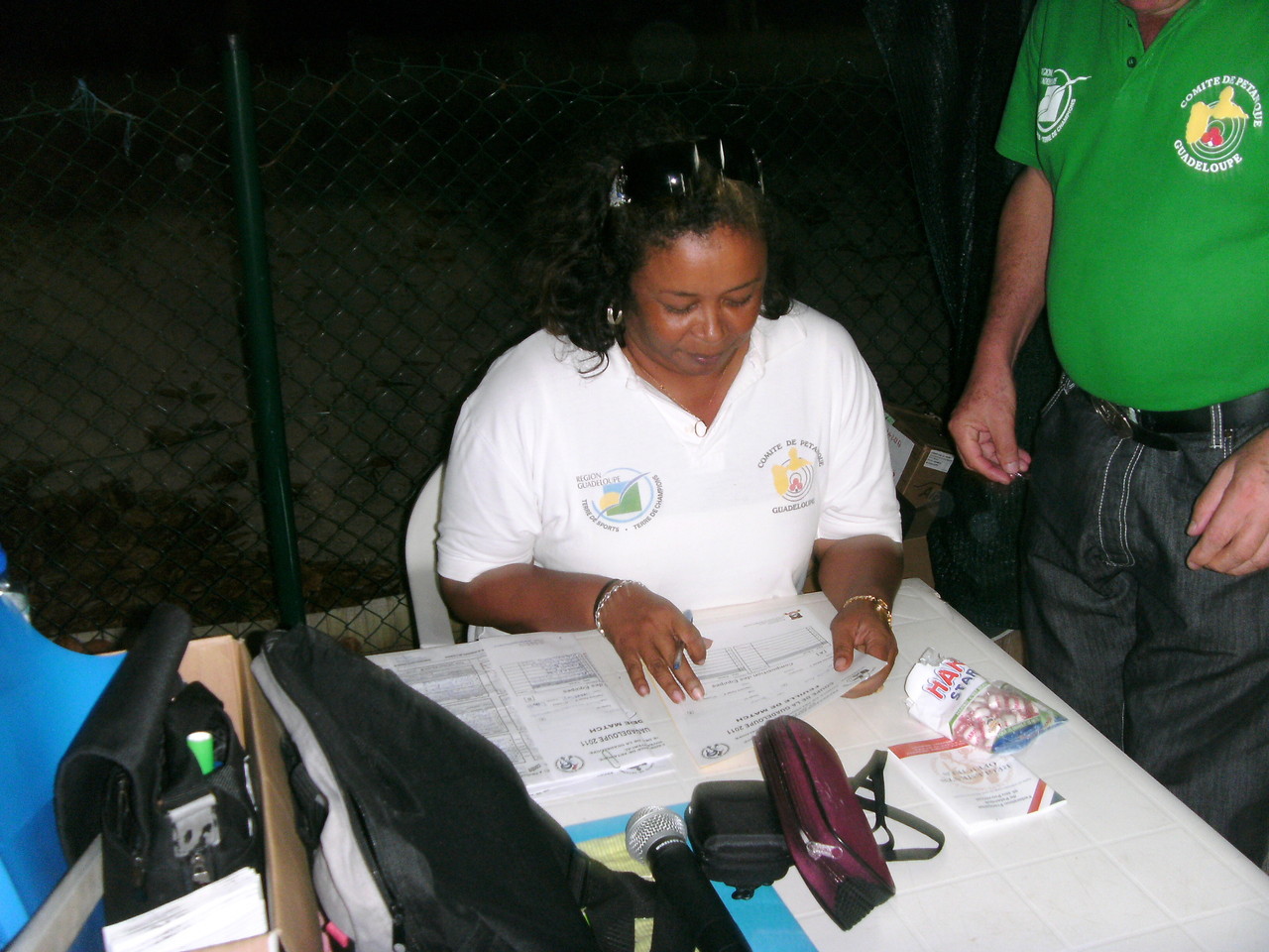 LA table d'officiels SALNOT cécile et MANJANTRobert.JPG LA table d'officiels SALNOT cécile et MANJANTRobert.JPG