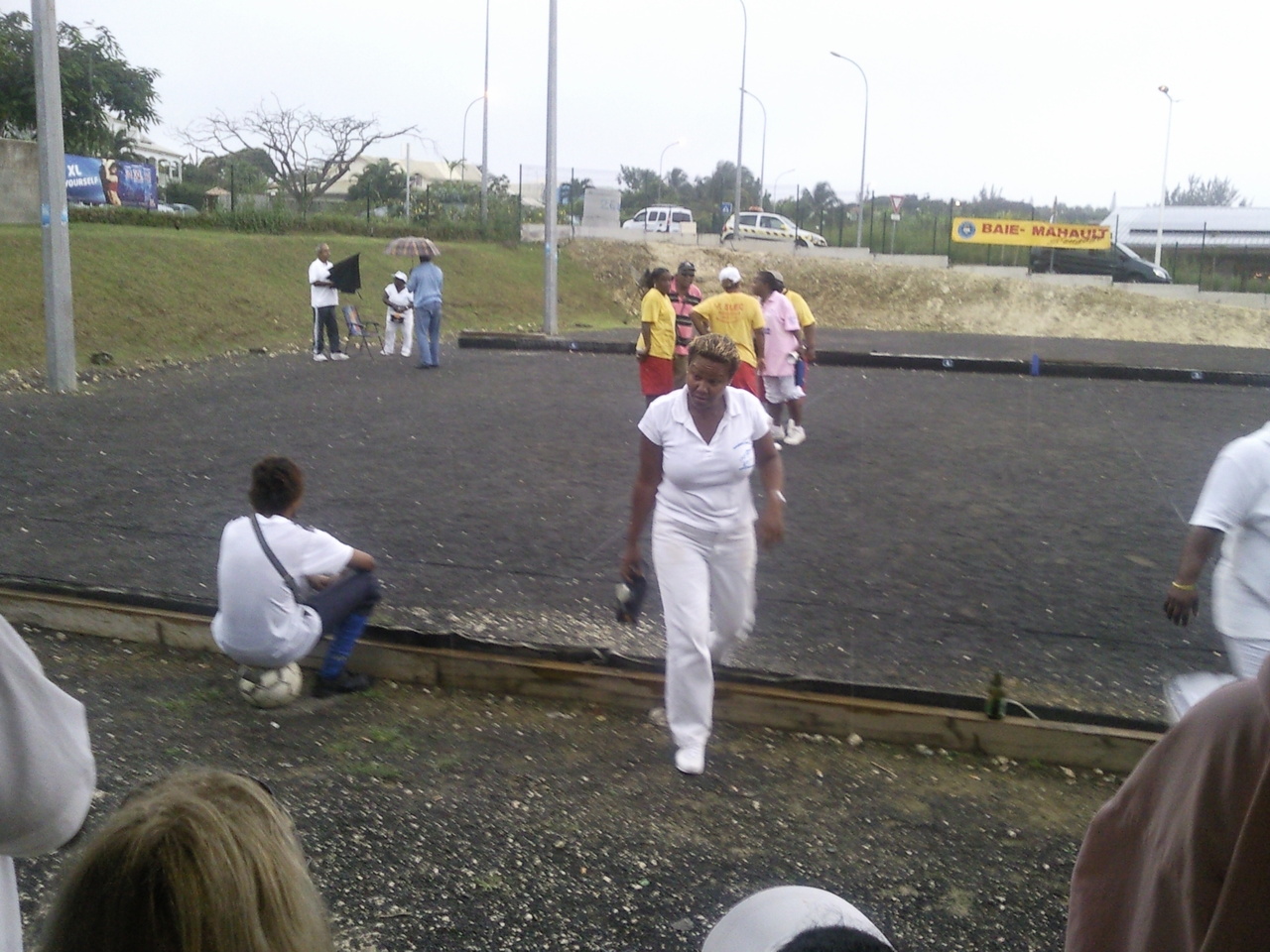Marlène sort victorieuse de l'arène,elle vient d'être sacrée championne.jpg Marlène sort victorieuse de l'arène,elle vient d'être sacrée championne.jpg