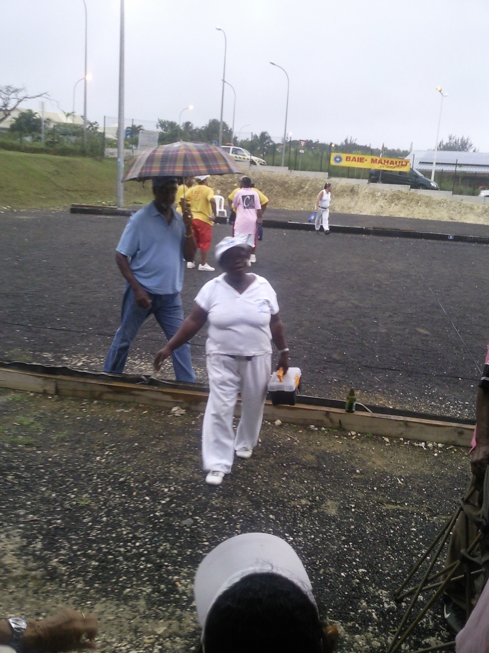 Momone, sa partenaire Sylvie au fond de l'arène..jpg Momone, sa partenaire Sylvie au fond de l'arène..jpg