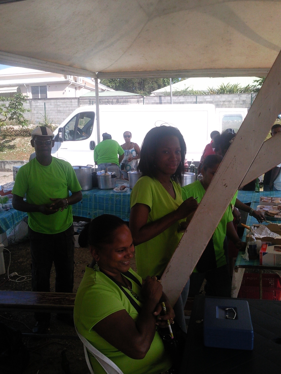 Eles sont vraiment charmantes ces hôtesses des PHASES FINALES Eles sont vraiment charmantes ces hôtesses des PHASES FINALES