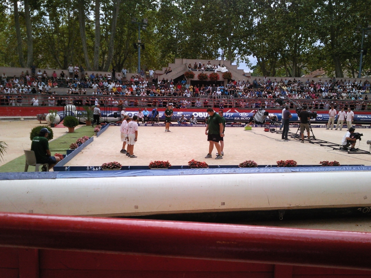 Les Masters dans L'arène à G les jeunes à D les séniors Les Masters dans L'arène à G les jeunes à D les séniors