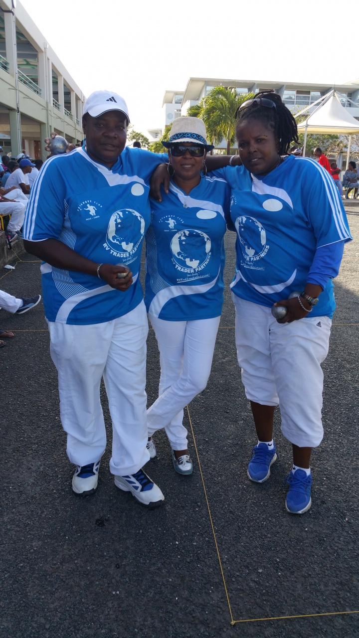 PATRICIA à G MARIE FRANCOISE au centre SANDRINE à G de la PC de PETIT-CANAL PATRICIA à G MARIE FRANCOISE au centre SANDRINE à G de la PC de PETIT-CANAL