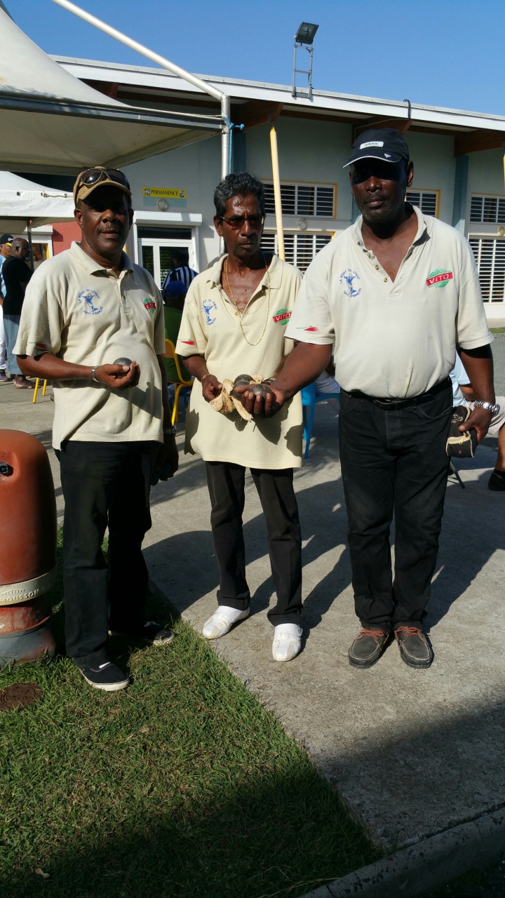 THOMAS à G, CLEMENT au milieu et ROSAN à G de la BOULE du LEVANT de ST-FRANCOIS THOMAS à G, CLEMENT au milieu et ROSAN à G de la BOULE du LEVANT de ST-FRANCOIS