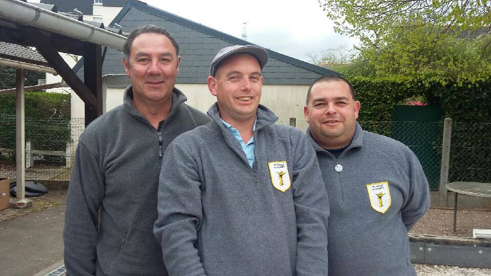 Hommes en triplette senior au championnat de ligue à Salbris Hommes en triplette senior au championnat de ligue à Salbris