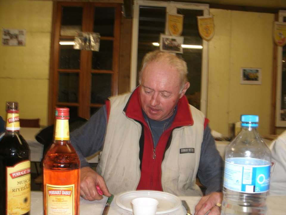 Voilà comment fini un bénévole a la J.P.C après une dure journée il a pas l'air malheureux Voilà comment fini un bénévole a la J.P.C après une dure journée il a pas l'air malheureux