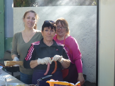 elles aiment bien les saucisses et pas que ça!!!!! elles aiment bien les saucisses et pas que ça!!!!!